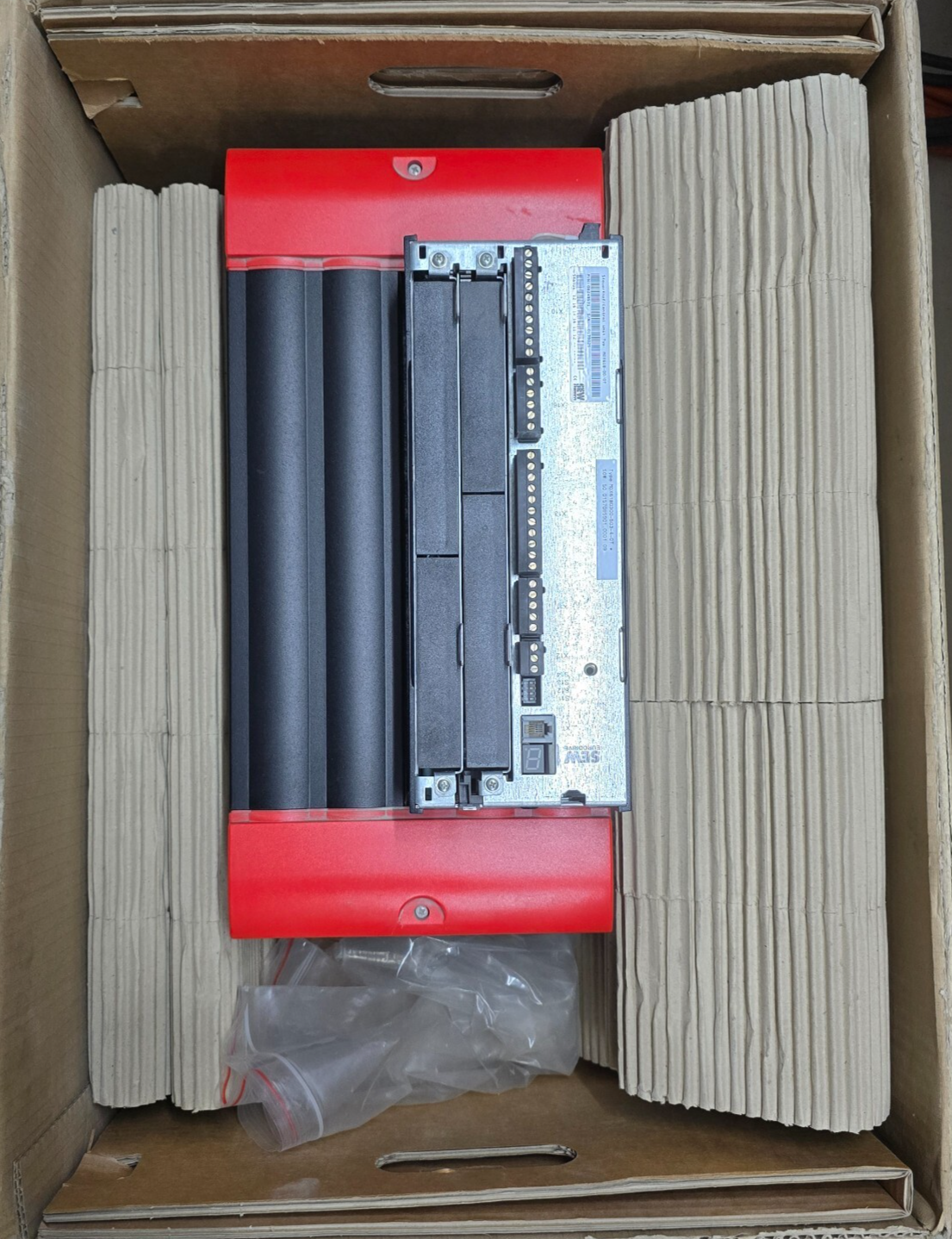 SEW MDX61B0300-503-4-0T MOVIDRIVE® MDX60B/61B inverter drive (New Opened)