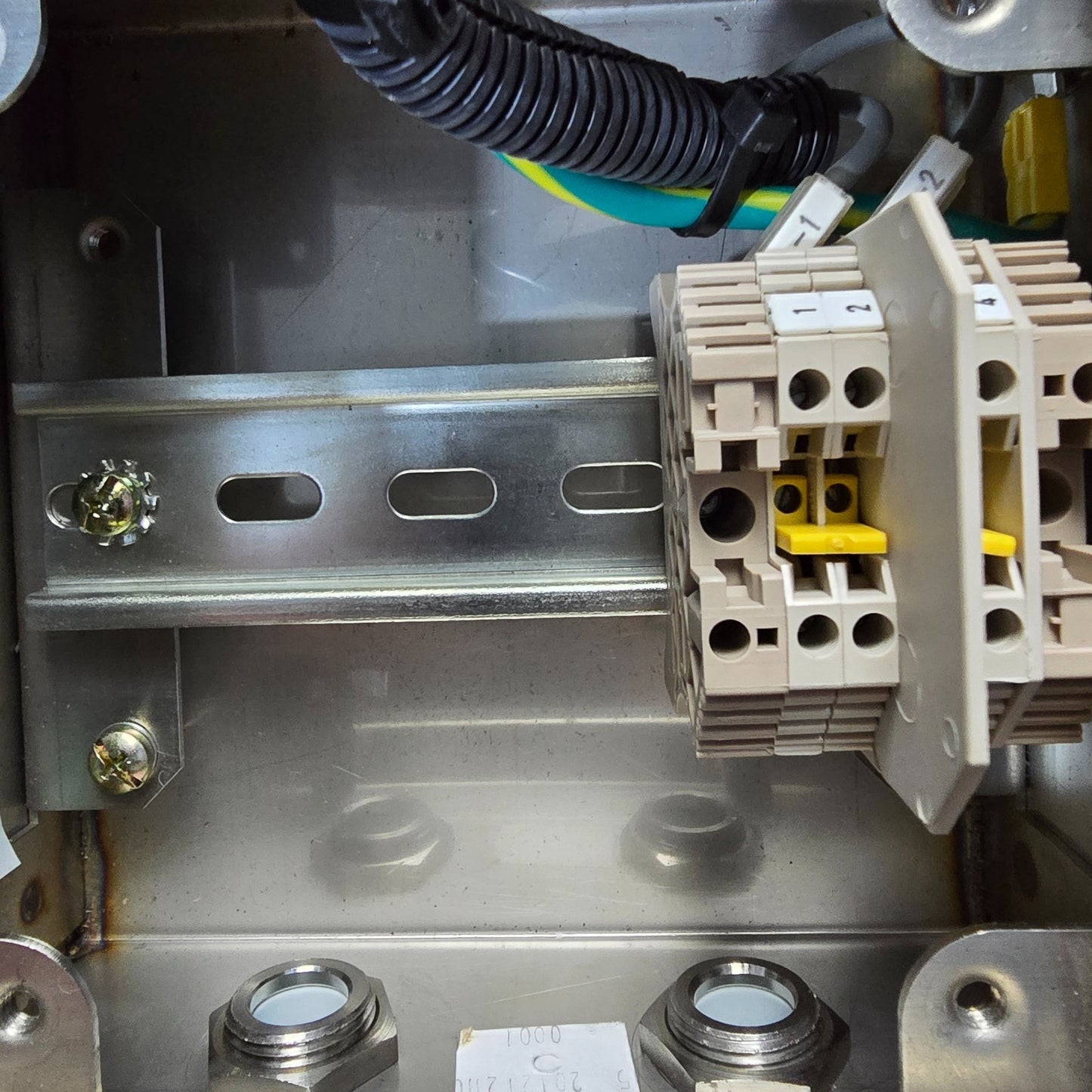 B&R TE1108MF/S IP66 SS Enclosure Green Pushbutton wired 2 x Glands 150x150x80