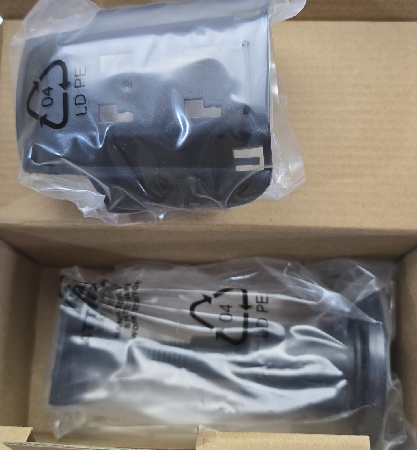 ZEBRA VCH5500-111R Kit – Includes VCH5500-1000R & VCA5500-01R Car Charger (NEW)