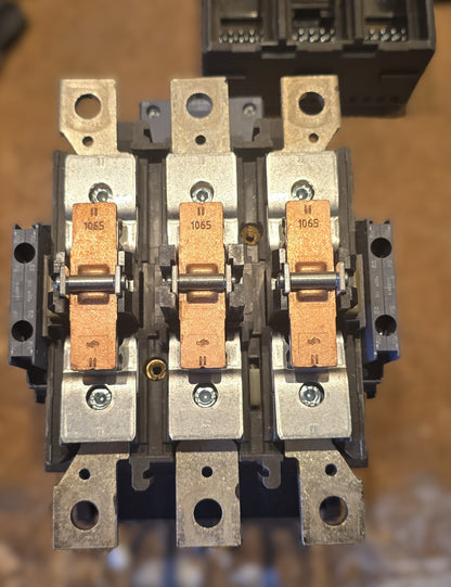Siemens 3RT1065-6AB36 Sirius 3Pole Motor Contactor & 3RH1921-1DA11 (USED)