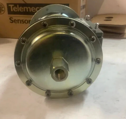 Telemecanique 9012 GGW-1 Differential Pressure Switch Type 4,4X, 13 ENCL, SPDT