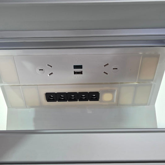 OEELSAFE 916070 Desk Power Outlet Recessed 2 AU USB 20A 250v IP2X (PreOwned)