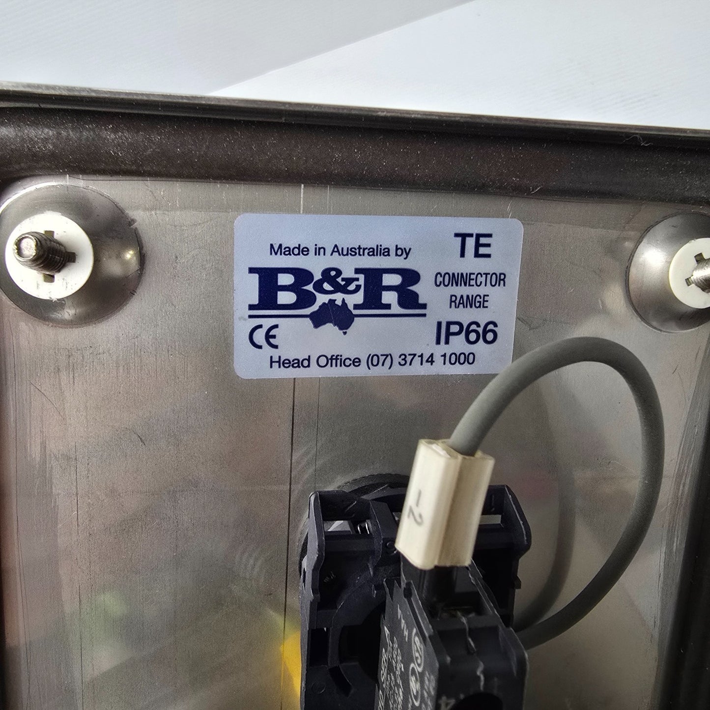 B&R TE1108MF/S IP66 SS Enclosure Green Pushbutton wired 2 x Glands 150x150x80