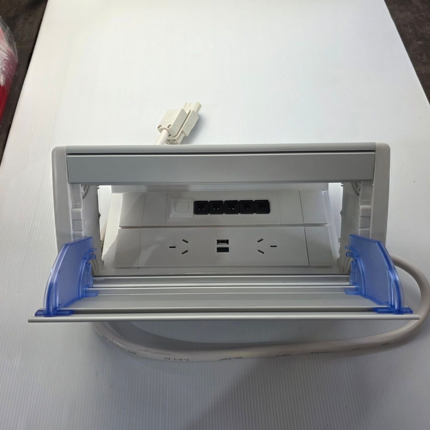 OEELSAFE 916070 Desk Power Outlet Recessed 2 AU USB 20A 250v IP2X (PreOwned)